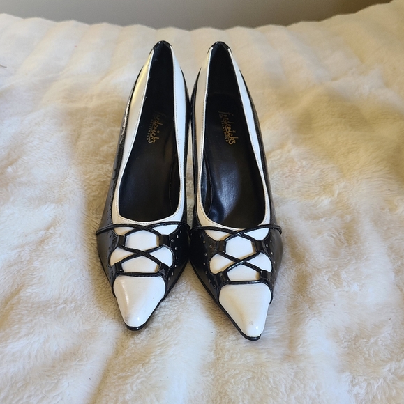 Vintage Fredericks of Hollywood Pumps - Picture 2 of 9